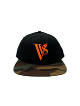 Load image into Gallery viewer, VVS Snapback Camo / Black
